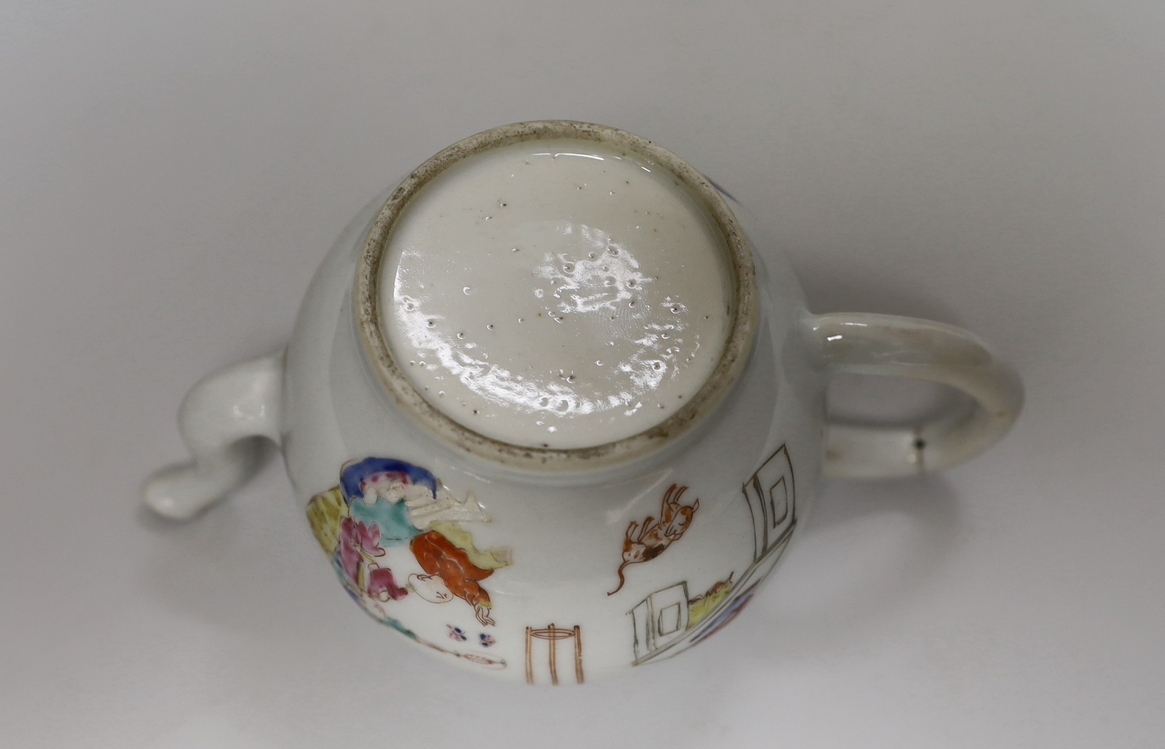 Four 18th century Chinese Export porcelain teapots. Tallest 15cm